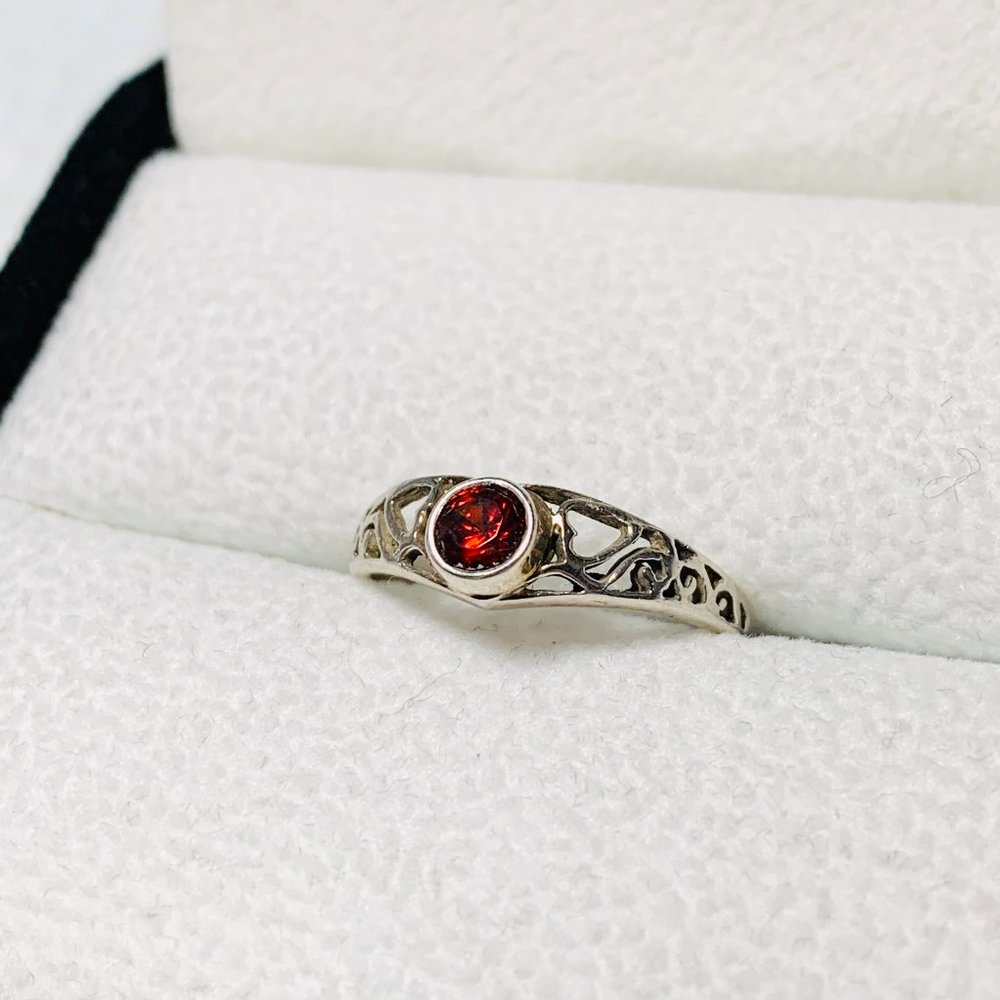 Vintage 90s 925 Sterling Silver Garnet Heart Ring